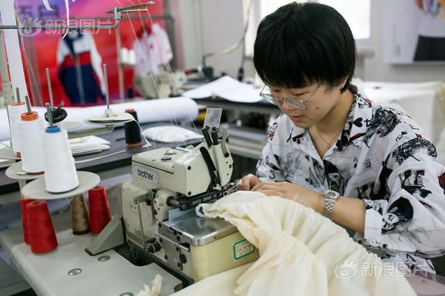 江苏举行校企对接招聘会 企业抛18万年薪招技能人才