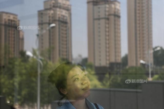 急着想入住房东却迟迟不腾房 租房者要中介退费被拒