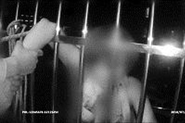 深夜惊魂！83岁南京大爷联手民警救下轻生女