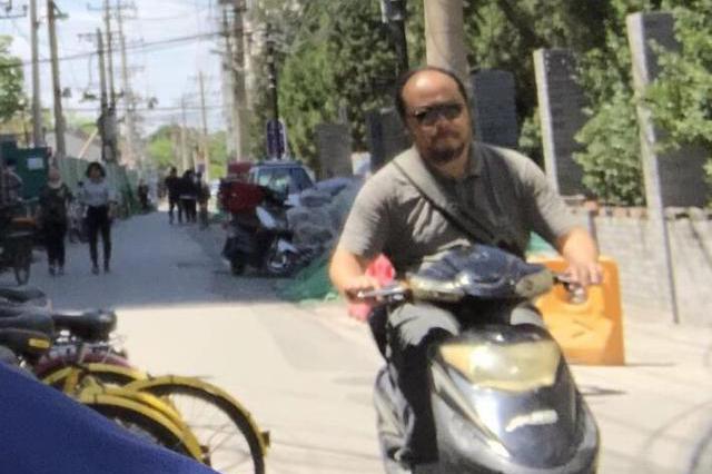 退休老人每月工资6000 竟还偷取电动车