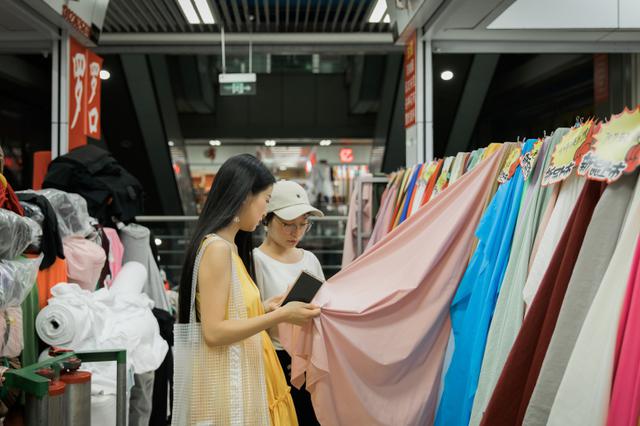 淘宝退款退出天价网纱裙 女子接客服电话被骗8万元