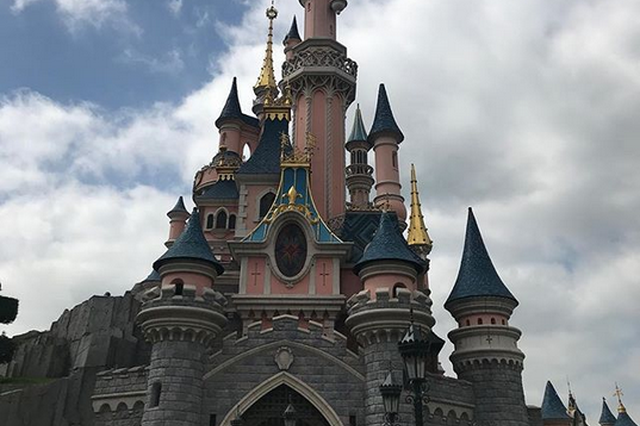 10岁女儿因超高补票 法官起诉迪士尼标准不合理