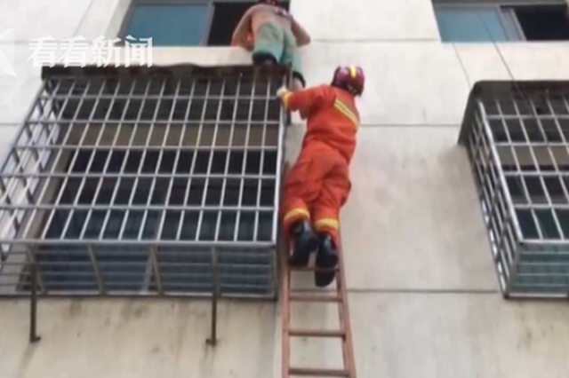 37岁男子贪玩爬入邻居家被反锁房内 整整饿了4天