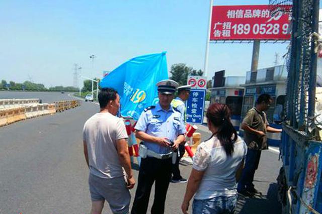 为2000元债务不要命 4车在高速上追逐追债