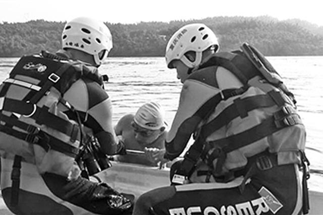 7名漂流者为体验洪峰拒绝救援 经1小时护送终上岸