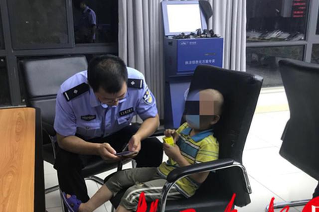 母亲外出男童夜晚走失 老师微信群发“招领启事”