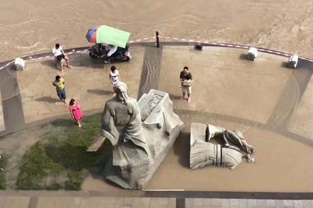 四川宜宾水退啦！网红“苏东坡”被冲倒 将暂别“黄庭坚”