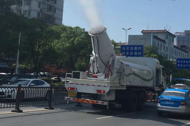 降尘又降温！扬州市区马路每天“喝水”1000多吨