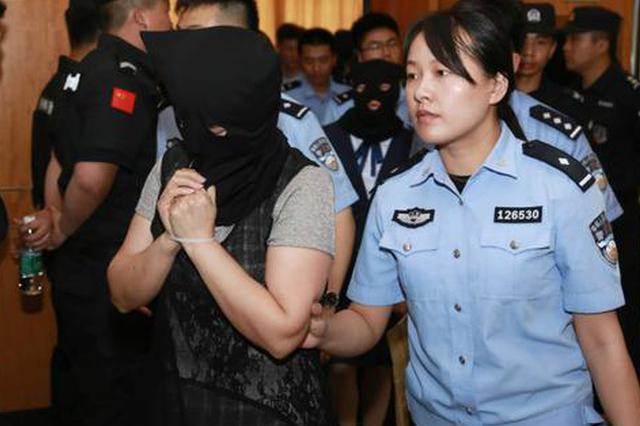 45岁农村大妈成“神医” 号称能用眼神治愈癌症脑瘫