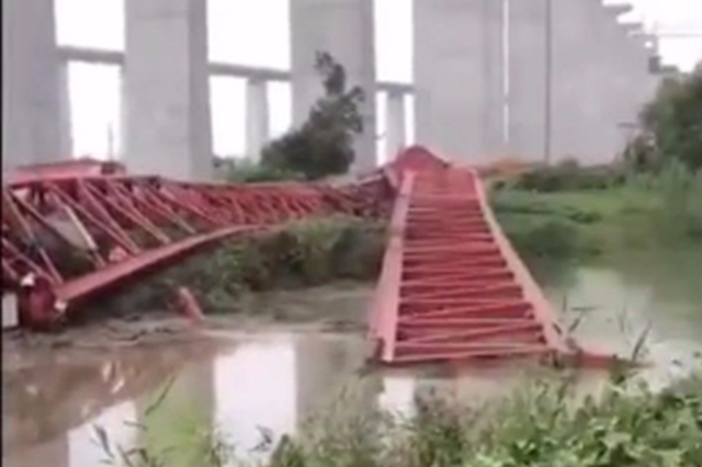 沪通大桥锡通高速连接线架桥机坠落 造成一死一伤