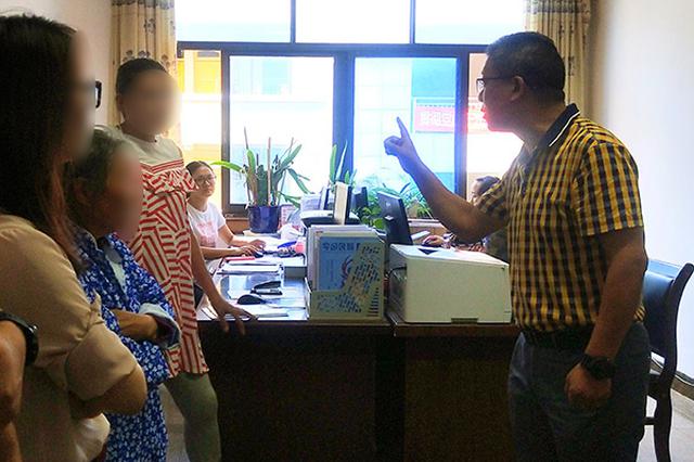 教师猥亵多名小学生致1名女孩处女膜破裂 已被刑拘