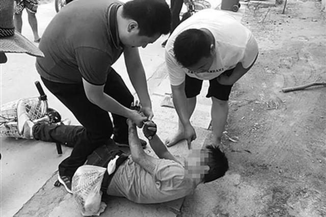 盗匪冲撞警车还持刀拒捕 连云港街头上演警匪追逐战