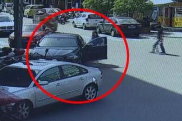 零技术含量！男子靠拉车门“碰运气”盗走万元财物