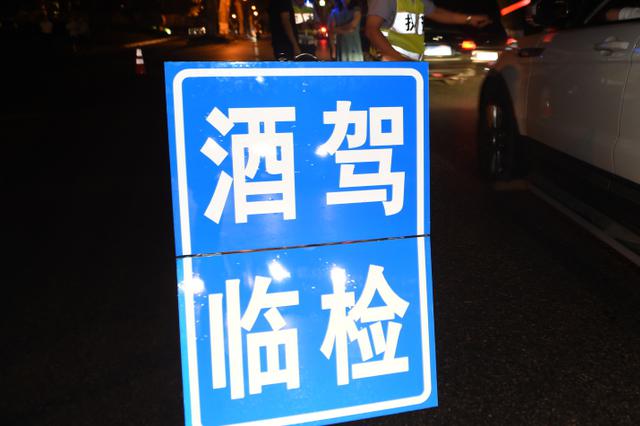 男子酒后跌入景观池身亡 经调解同饮者与物业共赔偿