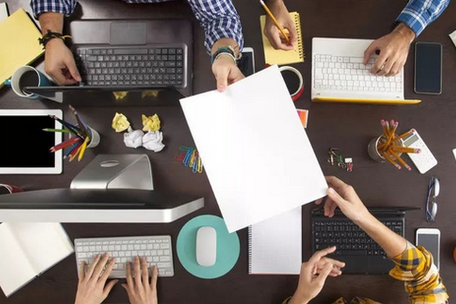 “标配人生”就是工作稳定、有房有车？你同意吗