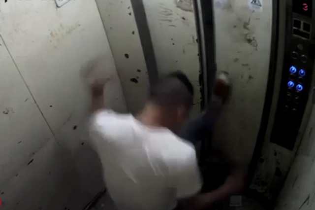 醉酒男子沙撒电梯连环踹 破财上万又刑拘