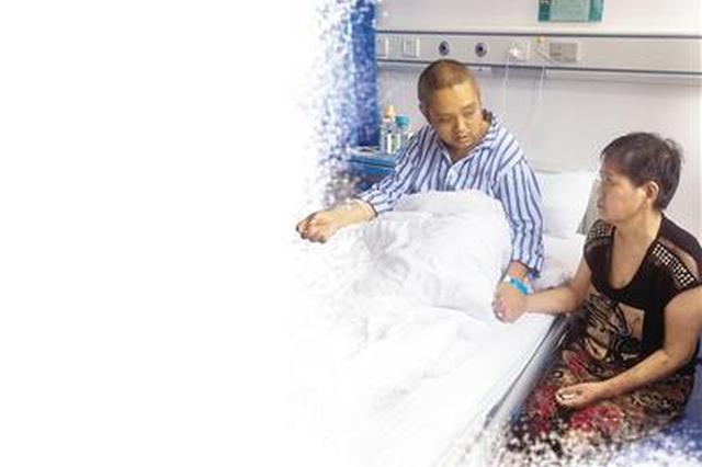 男子癌症晚期坚持开网约车 只为给妈妈多攒点钱