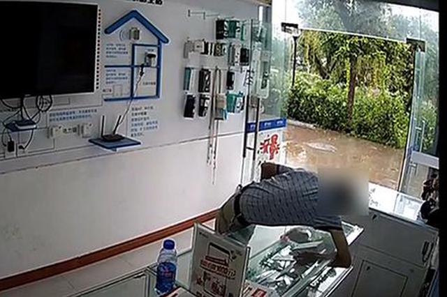 男子一天连盗3部手机 自称因女儿不给零花钱才作案