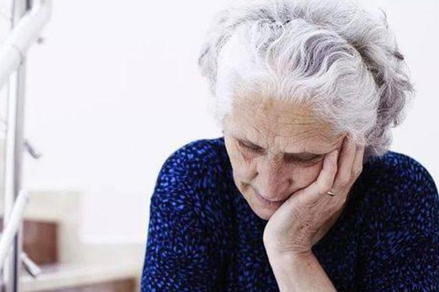 老人补办身份证被要求剃光头或者染发?派出所回应