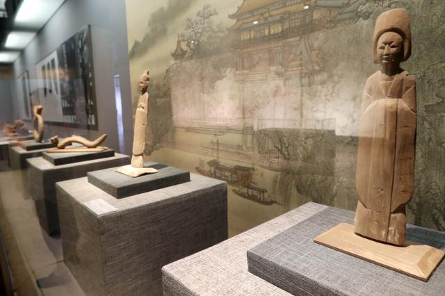 扬州一男子偷来玉器准备出手 没想到买家竟是失主