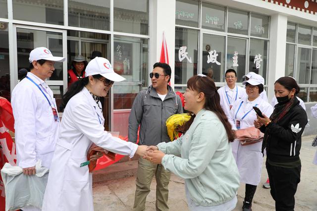 南京一社区医院门口惊现医托 医托转战基层医院引关注