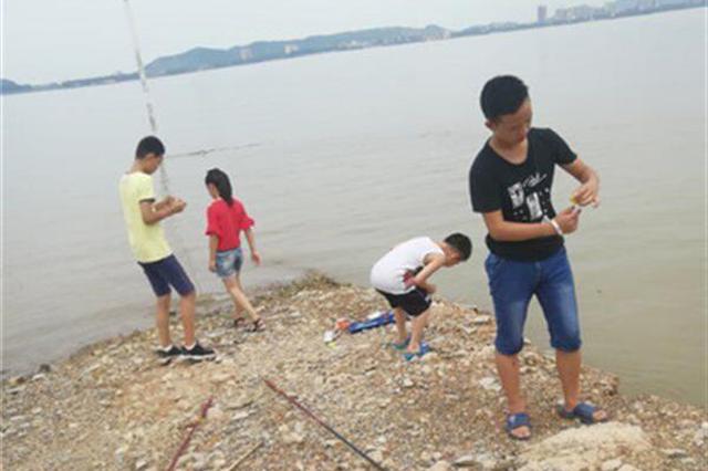 一家5口长江边不幸溺亡 手机记录4个孩子最后画面