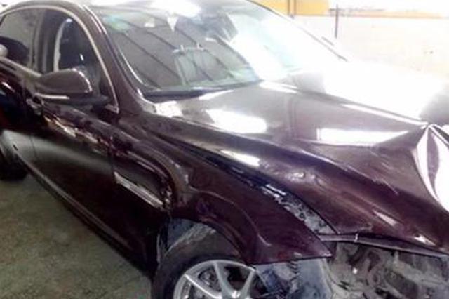 “女代驾”开豪车撞电线杆 不但无证还涉嫌醉驾