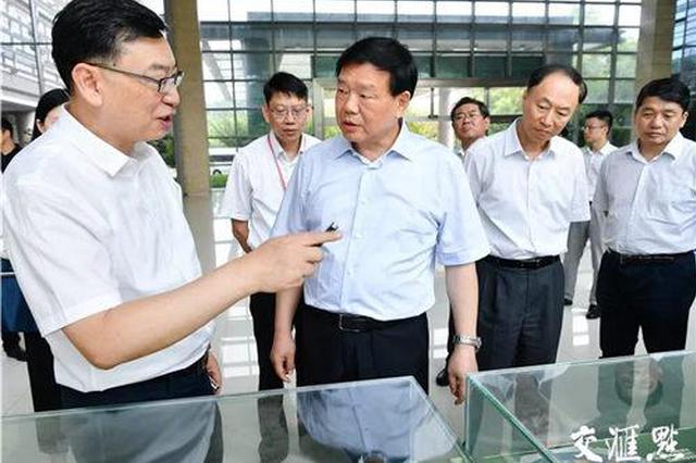 江苏省委书记两天去了四家科研单位 透露出什么