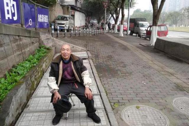 8旬老人义务送教残疾兄妹3年多：只要我在就会一直教