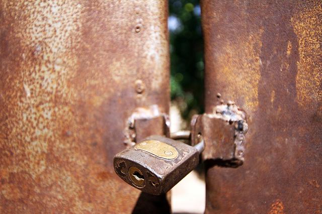 男子为“泡妞”竟冒充军官 强奸女友闺蜜被刑拘