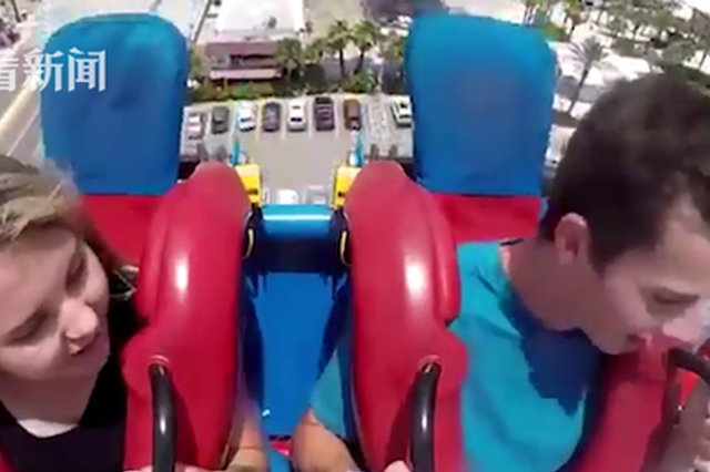 男子陪女友玩项目晕厥 她却只关心飞走的口香糖