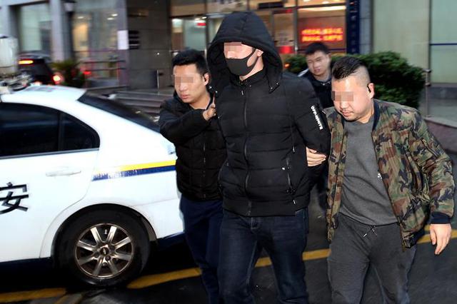 惯偷15次入狱又被抓：今后再犯剁手指