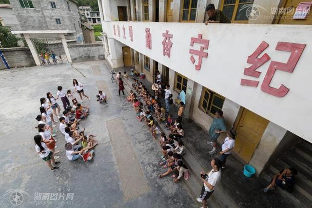 南京新初一均衡分班启动 “蛇形”分班究竟怎么分？