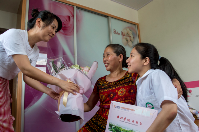 快开学才收到学校通知 100多学生“被退学”