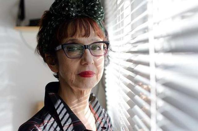 女教授被曝长期性骚扰男学生 两人都系同性恋