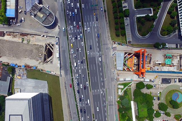 南京机动车驾驶人破350万 每2.5个人就有一个会开车