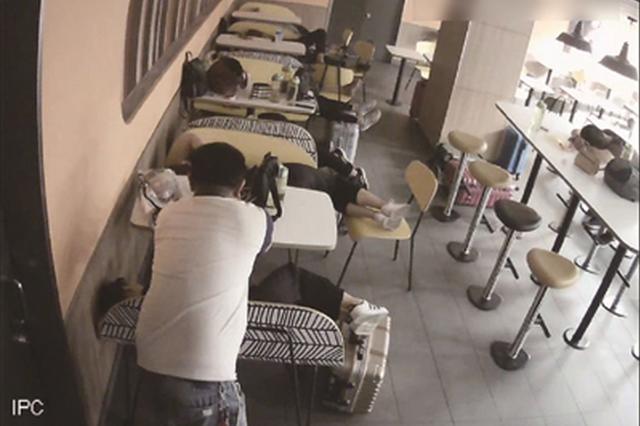 摩的司机深夜车站如厕 顺手盗窃价值万元手机