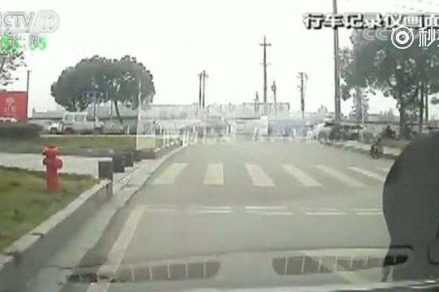 为“碰瓷”更逼真 男子残忍打断团伙成员胳膊