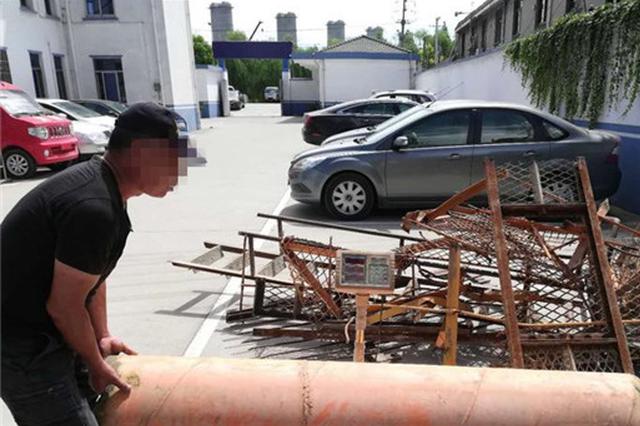 用板车到镇江工地拖废铁 为贴补家用女子教唆丈夫偷盗