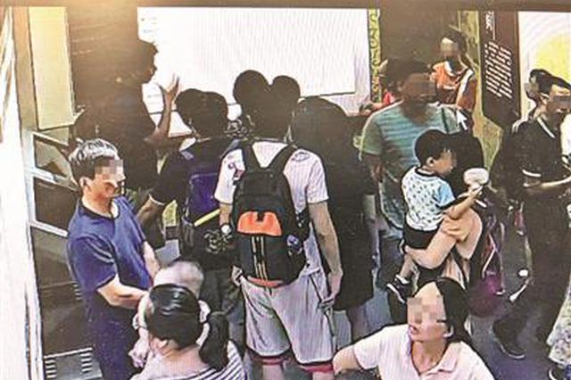 游客恭王府内给朋友做讲解被阻拦？回应：因游客讲解声音大