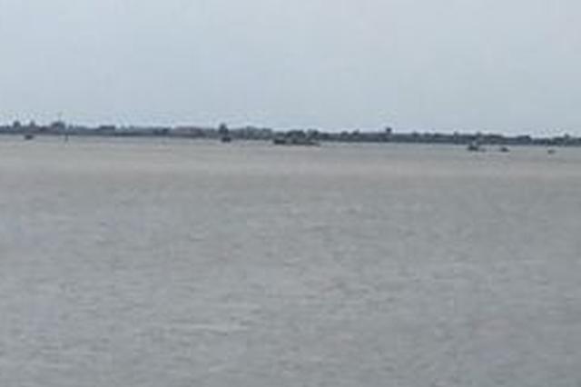 盐城一银行17名员工结伴游玩 男子不慎掉进湖内溺亡