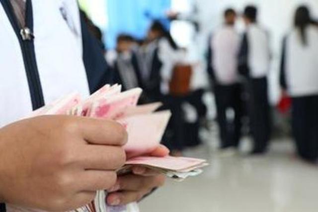 拖欠29名农民工工资 法官堵住老赖拆迁款终逼出工钱