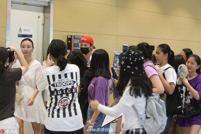 粉丝机闹现象背后：15元可买到明星航班信息