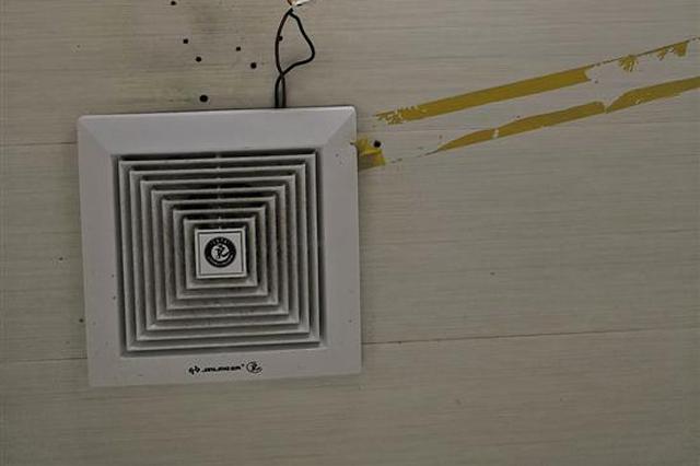 短租房乱象:公厕地址也能变房源 男生窗户通女生阳台