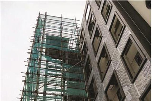 南京老小区安装首部租赁电梯 居民只需缴租金