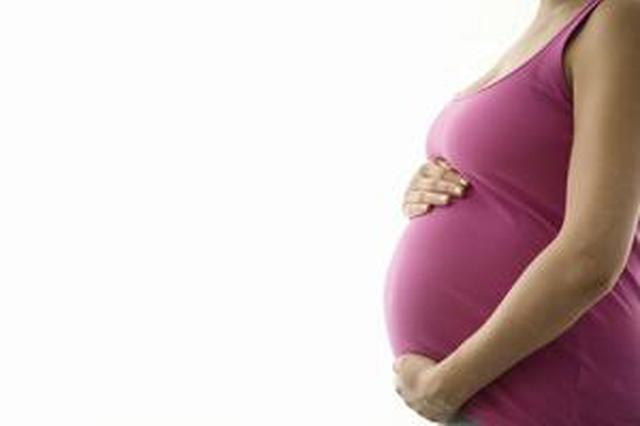 教授建议女性产假休满1年 网友怒怼:这是祸害女人