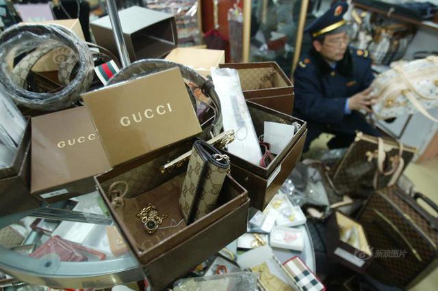 假名牌被曝勾结山寨鉴定网站 不少代购商有"合作"