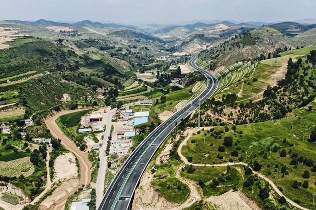 返程车流遇上开学季 南京五成高速事故发生在匝道