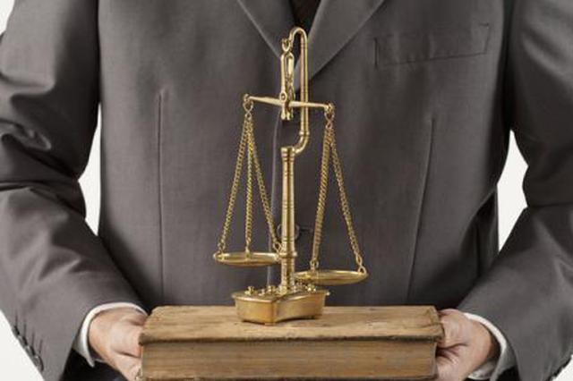 江苏“赤脚”律师从业门槛将提高 须取得法学本科学历