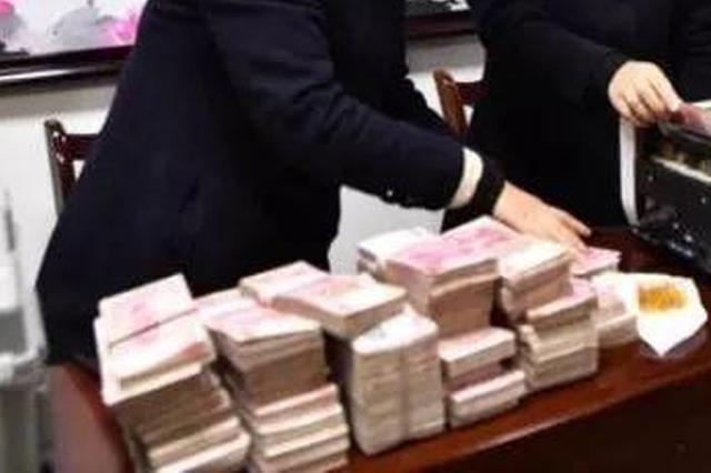 官员被双开:设"小金库" 与他人保持不正当两性关系